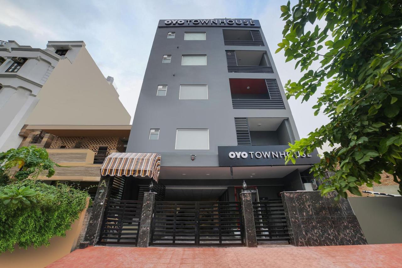 Oyo Townhouse 019 Anand Vihar Hotel New Delhi Ngoại thất bức ảnh