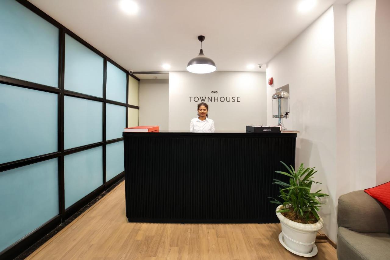 Oyo Townhouse 019 Anand Vihar Hotel New Delhi Ngoại thất bức ảnh