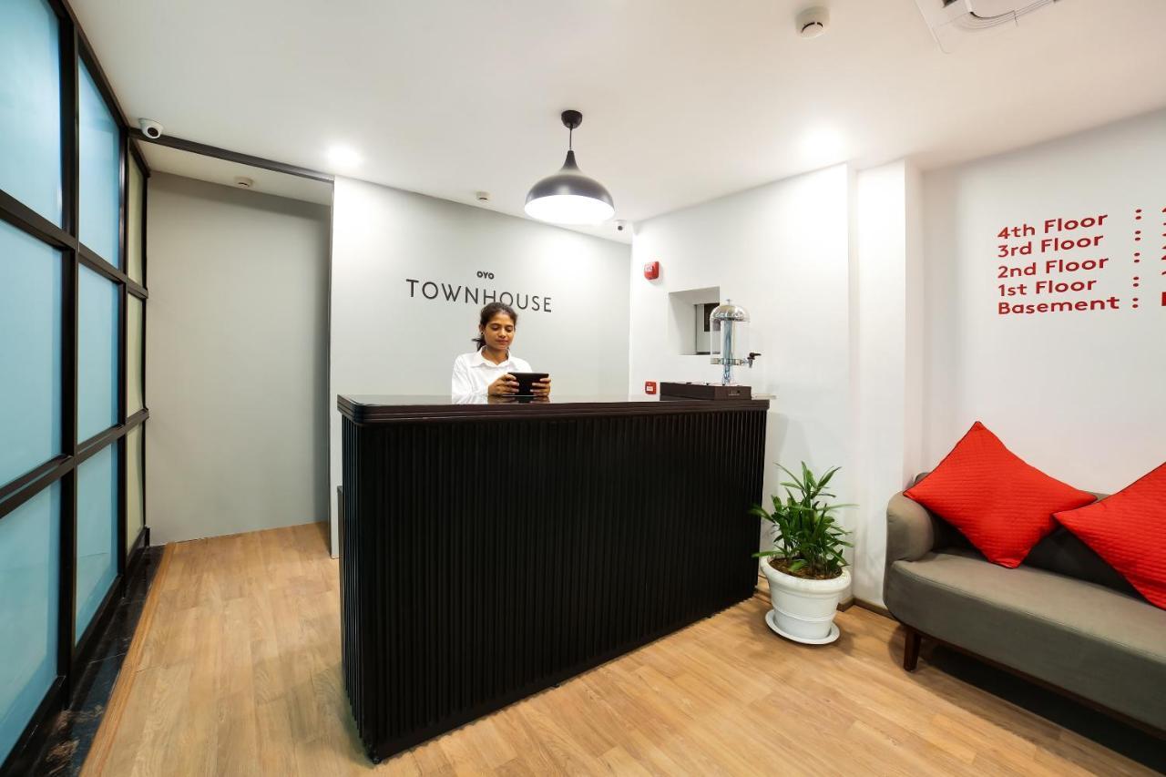 Oyo Townhouse 019 Anand Vihar Hotel New Delhi Ngoại thất bức ảnh